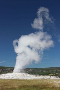 Old Faithful geyser at Yellowstone National Park illustrates one wonder of water. By Miguel Hermoso Cuesta (Own work) [CC BY-SA 4.0 (http://creativecommons.org/licenses/by-sa/4.0)], via Wikimedia Commons